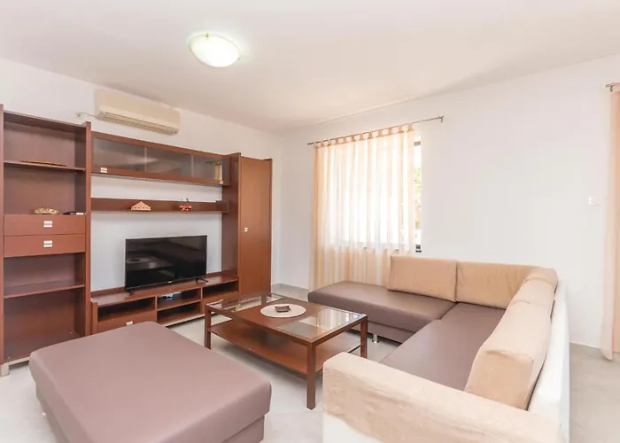 Crljenica Bb Cr Nyaraló