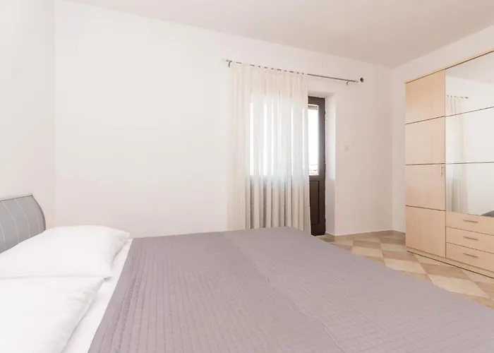 Nyaraló Crljenica Bb Cr